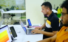 زیر%20ساخت%20ارتباط%20ژیرو